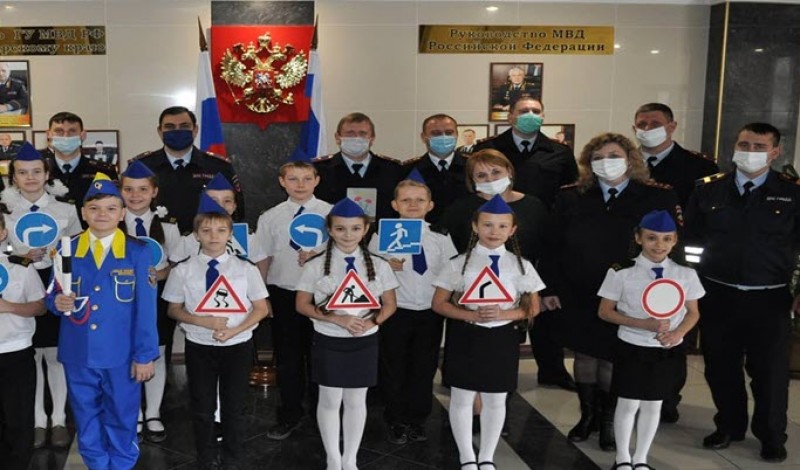 Концерт от юных инспекторов движения Новороссийска  к  Дню защитников Отечества