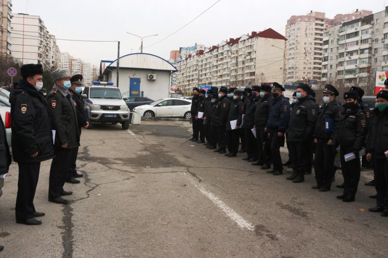 Полицейские Новороссийска провели оперативно - профилактическое мероприятие «Правопорядок» в Южном районе