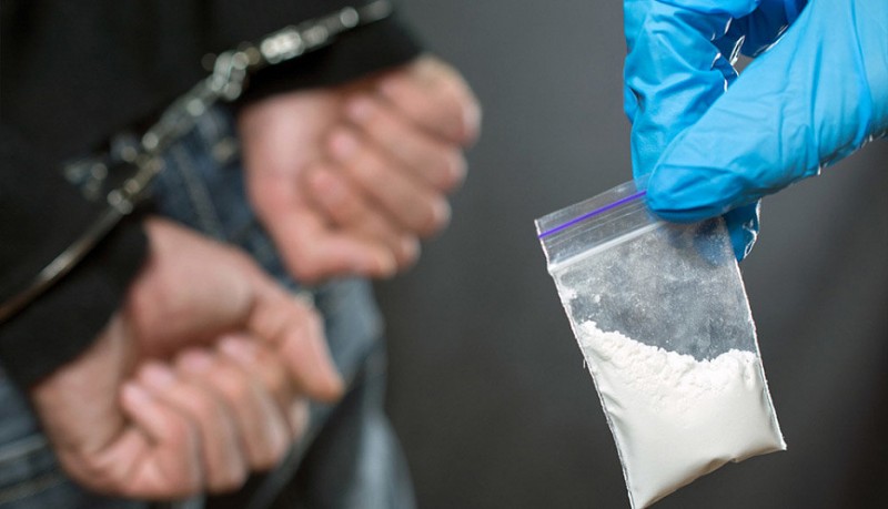 Сотрудники новороссийской полиции задержали подозреваемых в хранении наркотиков