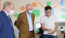 Игорь Дяченко посетил информационно-ресурсный центр «Школьник-2»