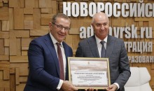 Руководство АО «КТК-Р» вручило свидетельства благотворителя на развитие социально-значимых объектов Новороссийска