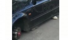 В Новороссийске ночью с автомобиля сняли колеса, как в 1990-е