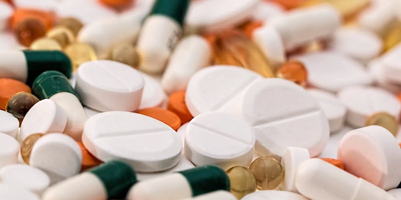 Мясников предупредил об опасности антибиотиков