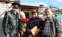 Полицейские Новороссийска поздравили ветерана органов внутренних дел с юбилеем