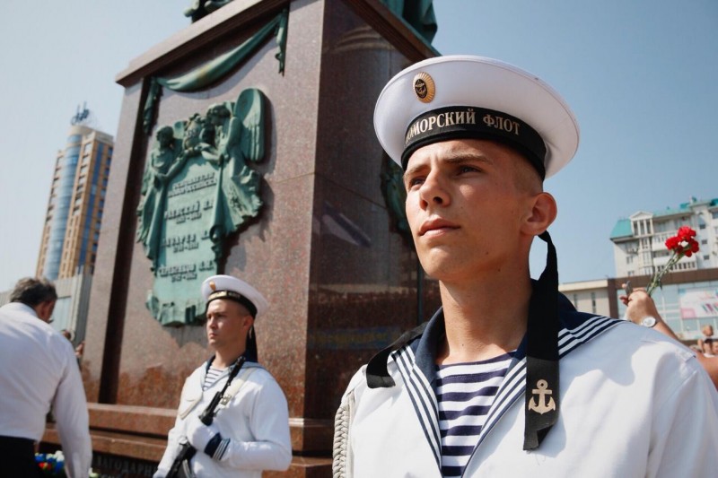 Новороссийск поздравляет моряков!