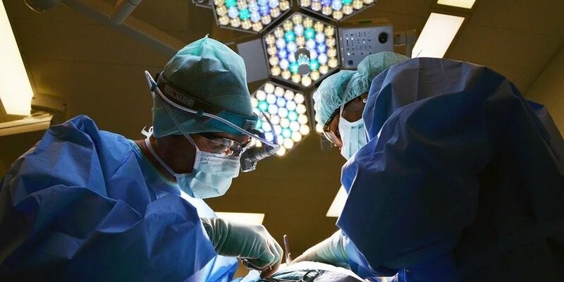 Ювелирная работа: в Новороссийске хирурги спасли практически оторванную кисть 9-летней девочке