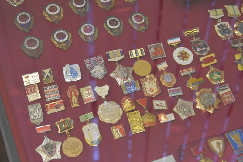 Уникальное собрание значков и монет представлено вниманию новороссийского зрителя