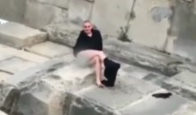 Пьяным «море по колочено»: отдыхающий без штанов сидел на памятнике «Малая Земля»