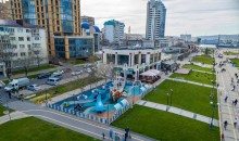 Добро пожаловать: долгожданная детская площадка у памятника «Девочка на дельфине» полностью готова принять юных гостей