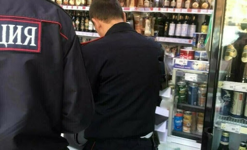 Новороссийские полицейские провели рейд по выявлению нарушений правил продажи алкогольной продукции